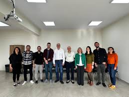 2020 yılında ana bilim dalımızdan emekliye ayrılan değerli Prof. Dr.  Mustafa Ercüment Aksoy hocamız bugün bizlerleydi. “Ateşli Silah  Yaralanmaları” başlıklı sunumunu bizlerle paylaşan hocamıza teşekkür  ediyoruz. Kendisini daha sık görmeyi umuyoruz ☺️