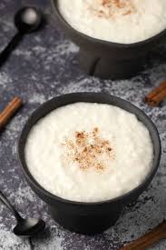 Creamy Vegan Rice Pudding That Tastes Like A Delicious Custard Divine Served With A Sprinkle Of Cinnamon Either Hot Vegan Rice Pudding Rice Pudding Vegan Rice