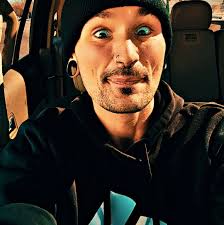 I'm not sure my bench PR is worthy of the monsters in this group. Looking  to work up to working sets with 225. I'm 175 with a 185 bench rn. I've been