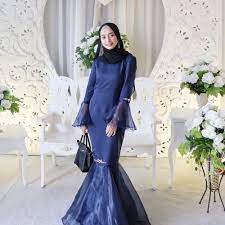 Kebaya pengantin modern ini tidak akan membuatmu nampak lebih tua karena potongannya dibuat sedikit lurus. 7 Rekomendasi Dress Duyung Untuk Pesta Yang Membuat Penampilanmu Jadi Berbeda 2019
