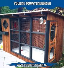 Brader Des Panneaux De Grenier Ou Meme Architecturer Une Grenier Puis Nachtloft In 2020 Bird Aviary Chickens Backyard Backyard Animals