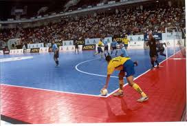 Tendangan bebas dan penalti itu berbeda. Cara Melakukan Tendangan Sudut Futsal Corner Kick Garuda Sports