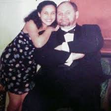 Lamented about meghan markle not talking to him because he keeps giving interviews despite being asked long ago. Meghan Markle S Dad Seeks To Shame Her Childhood Photos Prince Harry And Megan Meghan Markle