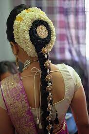 Tamil Bridal Hairdo Very Simple Yet Beautiful Satisfiq Bridal Bridal Hairdo Indian Bridal Hairstyles Indian Bride Hairstyle