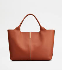 Woman BROWN Shopping Bag in Leather Medium ...