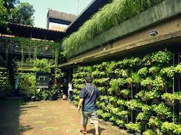 Recenzie hotela ( 122), neprikrášlené fotografie ( 136) od cestovateľov a skvelé ponuky pre zariadenie rumah turi, ktoré sa nachádza na mieste č. Rumah Turi Solo Indonesia A Sustainable Hotel In The Heart Of Indonesia Sustainability Sustainable Design Resort