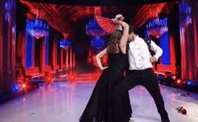 Tra elisa isoardi e raimondo todaro solo una bella amicizia, come ha svelato la conduttrice ospite di oggi è un altro giorno su raiuno: Ballando Con Le Stelle Tornano Elisa Isoardi E Raimondo Todaro Il Paso Doble E Esplosivo Il Tempo