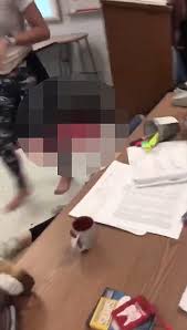 The shooting has been over for five minutes before any police officers enter the building. Horrifying Videos Show Inside Florida School Shooting Daily Mail Online