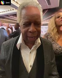 Marvin Sapp live. Good music.