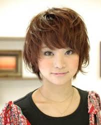 Gli stilisti consigliano di scegliere tagli di capelli per bambini dai 10 ai 13 anni, tenendo conto delle peculiarità della struttura dei capelli e dei desideri personali della giovane bellezza. Tagli Per Ragazze Adolescenti Stile E Comfort