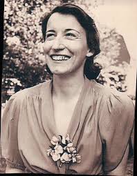 Beatrice Mcpherson's Instagram, Twitter & Facebook