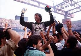 En kaliteli ve kullanışlı erkek cüzdan & kartlıklar zenga deri erkek cüzdan & kartlık modelleri. Photo Inter Legend Walter Zenga 473 Matches With Nerazzurri Shirt My Life My Story
