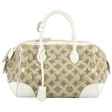 The reade pm from louis vuitton is a fine everyday bag! Louis Vuitton Bag Rounded Shape Nar Media Kit