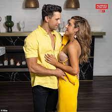 Johnny and kerry have problems. 2rfn3oo2q4j8wm