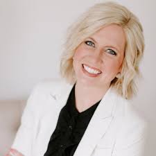 Jen Cross's Instagram, Twitter & Facebook