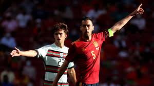 Door de hevige regen begon de wedstrijd tussen spanje en argentinië met een vertraging van een half uur. Aanvoerder Busquets Test Positief Op Corona Verlaat Spaans Trainingskamp Nos