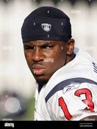 Houston Texans wide receiver Jerome Mathis stretches during a NFL football  training camp workout Wednesday, Aug. 1, 2007 in Houston. (AP Photo/David  J. Phillip Stock Photo