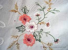 Mantel Bordado Patrones De Bordado Manteles Bordados A Mano Manteles Bordados El dibujo del mantel esta formado por multitud de flores estilo oriental bordadas multicolor. pinterest