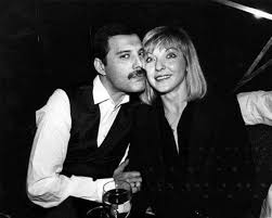 Freddie Mercury And Mary Austin Freddie Mercury Queen Freddie Mercury Mary Austin