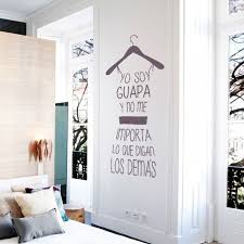 La adolescencia significa la entrada en una etapa llena de cambios que también tiene su reflejo en decoración de paredes modernas. 5 Ideas Para Decorar Habitaciones Juveniles Con Vinilos