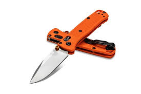 The other side of the blade is etched s30v and with the lum logo. Benchmade Messer 533 Mini Bugout Orange Axis Eknives Messer Taschenmesser Kochmesser