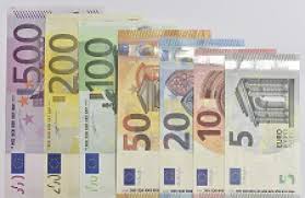 Aţi ghicit, chiar cu bancnota respectivă. AtenÅ£ie Mare Se SchimbÄ Bancnotele Euro