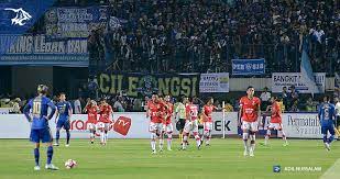 You are on page where you can compare teams persib bandung vs persija jakarta before start the match. Persib Bandung Berita Online Simamaung Com Foto Persib Vs Persija Liga1 2017