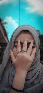 Padahal mens black titanium berdiamert 8mm seperti pada gambar cukup digandrungi oleh para bule di luar negeri sebagai lambang pertunangan. Pin Oleh Ajeng Della Di Ifcjsjcix Di 2020 Gambar Potret Diri Gambar Mode