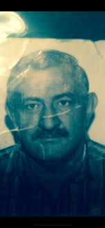 Can someone touch up old picture color?