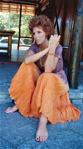 La voglia, la pazzia, l'incoscienza, l'allegria. Ornella Vanoni Music Fashion Fashion Cool Style