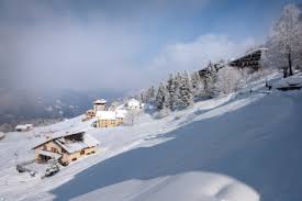 Come già detto sopra nelle note riferite alla condizione fisica, sono altri 9,5 km. Alpe Di Mera Monterosa Ski Scopello Vc