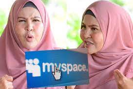 Video tersebut juga telah mendapat perhatian netizen dimana beliau berbual dengan orang luar negara. Dedah Kisah Kahwin Suami Baru 16 Tahun Dulu Dulu Saya Ada Myspace Menantu Yang Buatkan Ketika Tu Baru Saja Bercerai Akui Bonda Rozita Media Hiburan