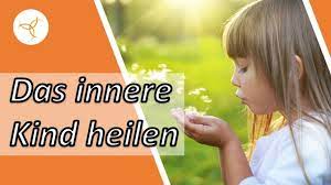 D as „innere kind gehört zu einer modellhaften betrachtungsweise innerer erlebniswelten, die durch bücher von john bradshaw und erika chopich/ margaret paul bekannt wurden. Das Innere Kind Finden Und Heilen Video Mit Anleitung Und Tipps