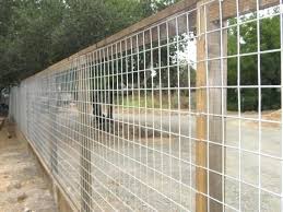Hog Wire Fence Design Wonderful Hog Panel Fence Best Ideas About Cattle Panel Fence On Hog Wire Hog Wire Panel Fence Desi Hog Wire Fence Fence Design Dog Fence