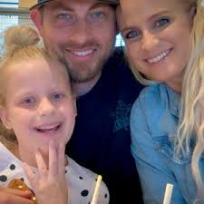 Taryn Pierce (@tarynp24)