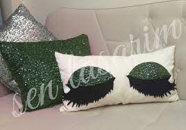 Kirpikli Yastik Modelleri Yastik Dekorasyon Sus Ceyiz Ev Dekorasyonu Pillow Design Pillows Arts And Crafts