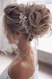 39 Totally Trendy Prom Hairstyles For 2020 To Look Gorgeous Hair Styles Chic Hairstyles Wedding Hair Inspiration
