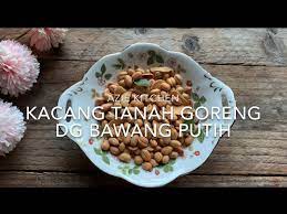 Kacang goreng bawang adalah camilan yang hampir selalu ada di meja makan. Kacang Tanah Goreng Dengan Bawang Putih Youtube