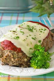 Mold into oval loaf, and place on baking sheet. Low Carb Meatloaf Recipe For Slow Cooker Includes A Healthy Hack It S Yummi