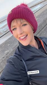 What's your New Year's resolution going to be? 🤔 #reels #videooftheday  #hannahbrooks