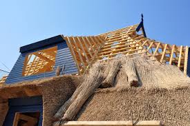 Dach Eindecken Reetdach Reetdach Dach Ein Haus Bauen