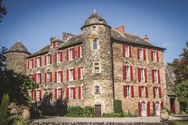 Patrimoine Culturel Ancien Donjon Bati Par Berenger Du Bosc En 1180 Il Devient Une Forteresse Medievale Avec Douves Et Pont Chateau Chateau France Le Manoir