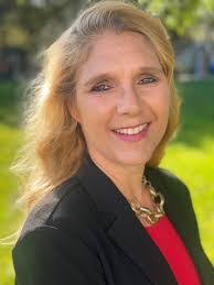 Shannon Comer's Instagram, Twitter & Facebook