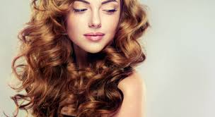 Vi spieghiamo 7 diversi modi in cui poter fare i capelli mossi con o senza piastra, ferro, . Come Fare Capelli Ricci Con Metodo Plopping