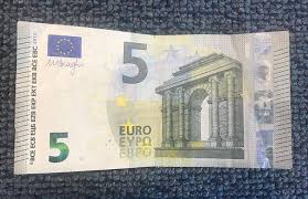 Check spelling or type a new query. Ein 5 Euro Schein Der 500 Euro Wert Ist Daran Erkennst Du Ihn Kosmo