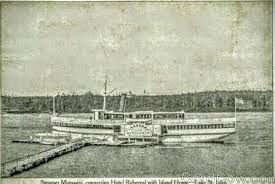 Bateau A Vapeur Mistassini Au Quai De Roberval Qui Servait De Lien Entre Les Hotels Island House Et Chateau Lac Saint Jean Bateaux A Vapeur Photos Historiques