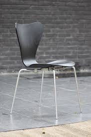 On its 60 th anniversary in 2015, fritz hansen presented the chair in new colours by the artist tal r. Arne Jacobsen Fritz Hansen Stuhl Series 7 3107 Catawiki