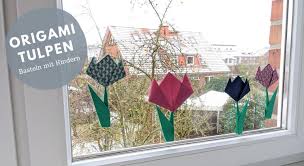 Fenster deko basteln frühling fenster deko basteln kinder frühling. Origami Tulpen Als Fensterdeko Idee Lavendelblog