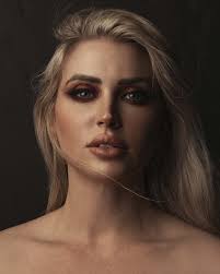 Fun Fact about Mary…she was one of my first clients that I started my Hero  shot with. Her first Hero shot vs the one that we just took is so  different. I've