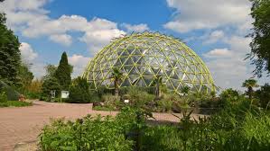 Sein wahrzeichen ist das große kuppelgewächshaus das die besucher gleich nach dem haupteingang begrüßt. Fruhling Im Botanischen Garten Gemuse Wachst Nicht In Der Plastikverpackung The Dusseldorfer Das Lokale Online Magazin